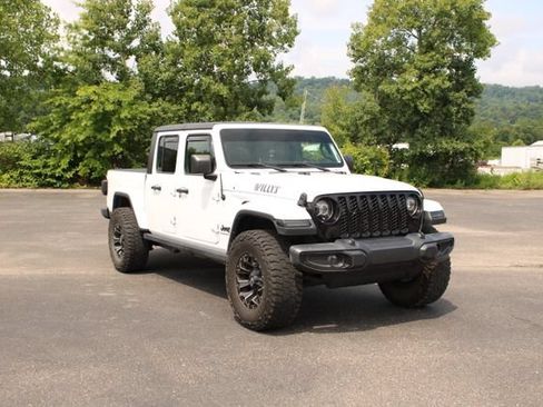 Used 2021 Jeep Gladiator Sport AWD/4WD image 2