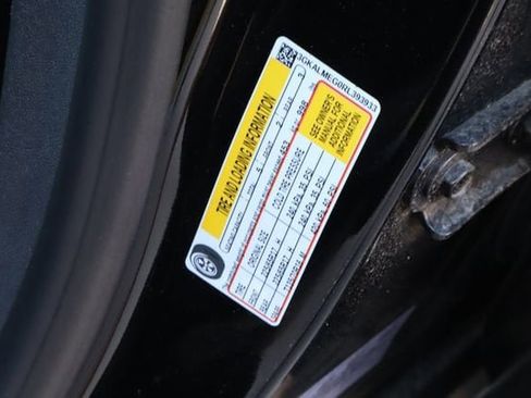 Used 2024 GMC Terrain SLE w/ Driver Convenience Package FWD image 28