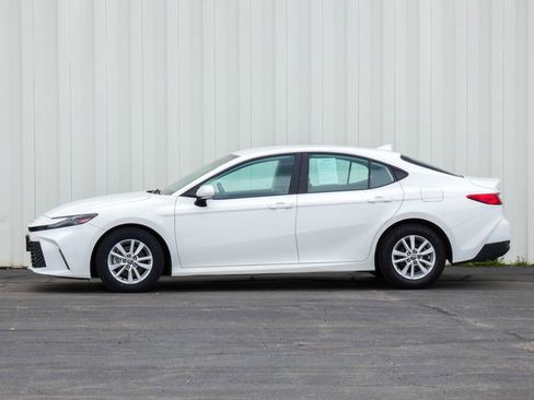 Used 2025 Toyota Camry LE image 13