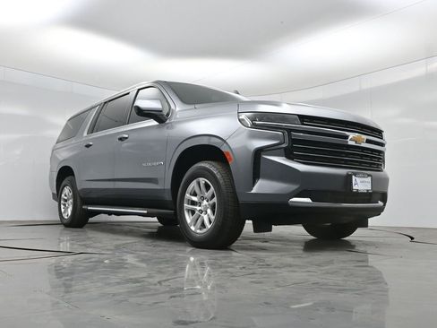 Used 2021 Chevrolet Suburban LT RWD image 2