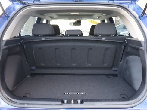 Used 2025 Hyundai Venue SEL image 28