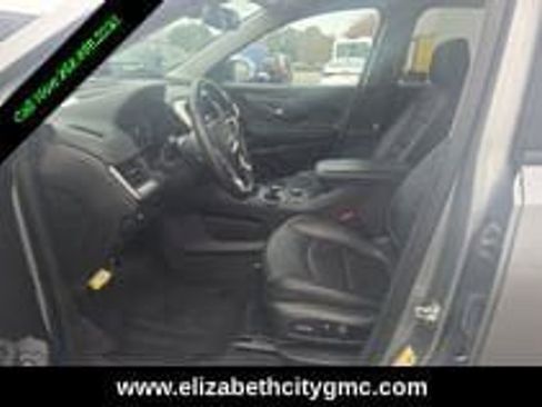 Used 2024 GMC Terrain SLT image 9