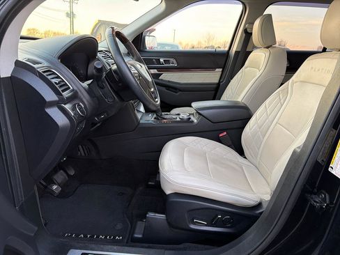 Used 2018 Ford Explorer Platinum image 18