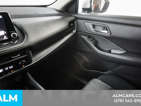 Used 2025 Nissan Rogue SV FWD image 40