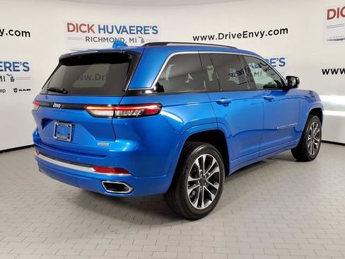 Used 2023 Jeep Grand Cherokee Overland AWD/4WD image 4