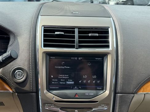 Used 2012 Lincoln MKX AWD image 24