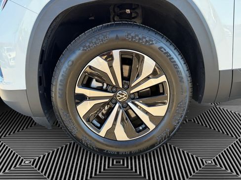Used 2025 Volkswagen Atlas Cross Sport SE image 9