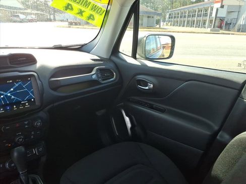 Used 2022 Jeep Renegade Latitude image 12