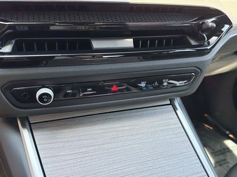 Used 2025 BMW 330i Sedan RWD image 24