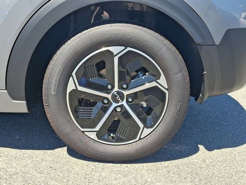 New 2026 Kia Niro EX FWD image 5