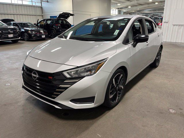 Used 2024 Nissan Versa SR FWD image 7