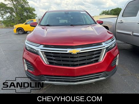 Used 2023 Chevrolet Equinox LT image 2