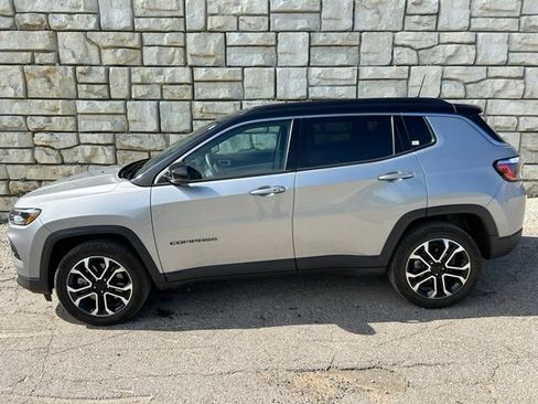 Used 2023 Jeep Compass Limited AWD/4WD image 3