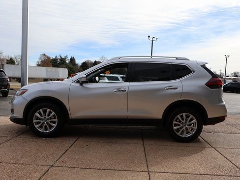 Used 2019 Nissan Rogue SV image 3