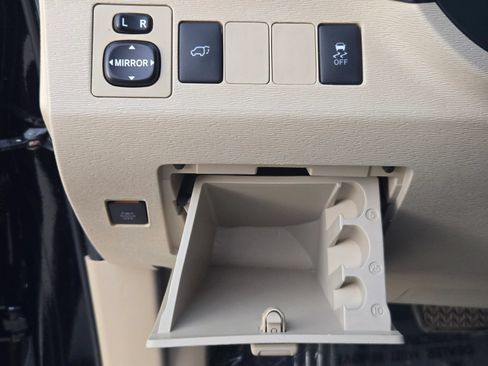 Used 2011 Toyota Venza AWD w/ Premium Pkg #2 image 29