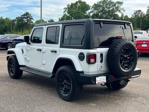 Used 2020 Jeep Wrangler Unlimited Sahara image 7