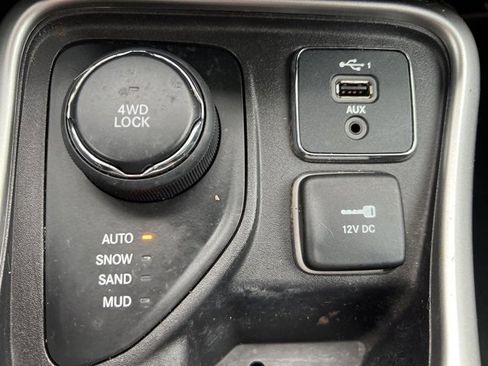 Certified 2019 Jeep Compass Latitude w/ Cold Weather Group image 24