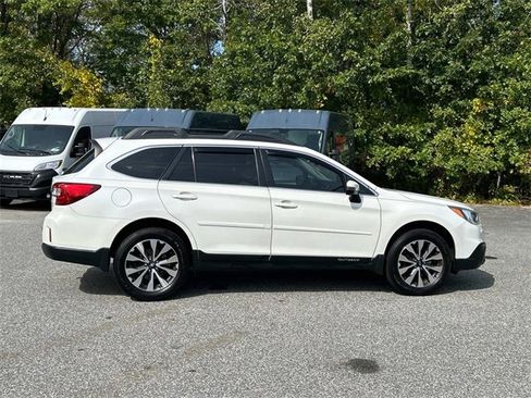 Used 2016 Subaru Outback 3.6R Limited image 2