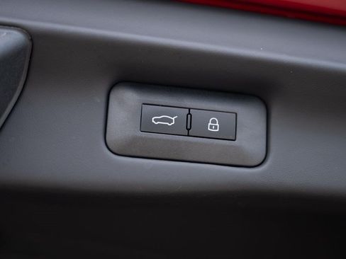 Used 2025 Ferrari Purosangue AWD/4WD image 28