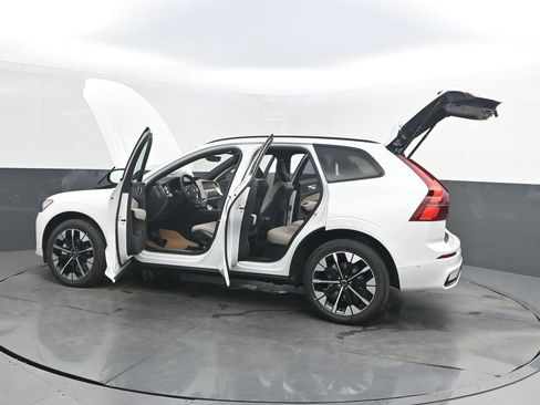 New 2026 Volvo XC60 B5 Plus w/ Protection Package Premier AWD/4WD image 39