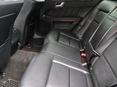 Used 2013 Mercedes-Benz E 350 Sedan image 23