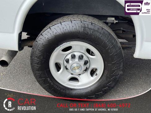 Used 2023 Chevrolet Express 2500 w/ Driver Convenience Package image 15
