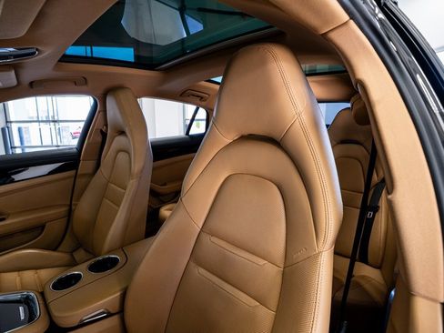 Used 2019 Porsche Panamera image 39