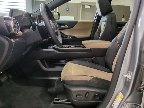 Used 2025 Chevrolet Equinox ACTIV w/ Safety and Technology Package AWD/4WD image 13
