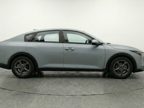 Used 2025 Kia K4 LXS image 9