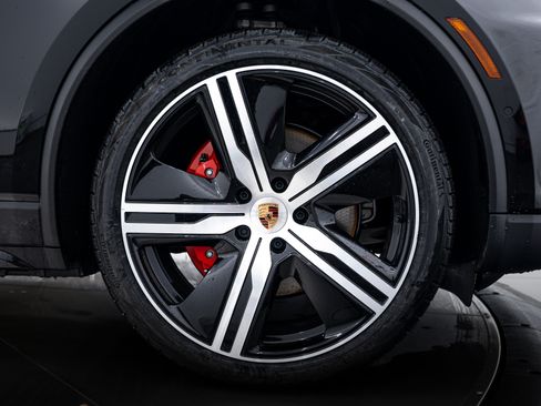 New 2025 Porsche Macan 4S Electric image 11