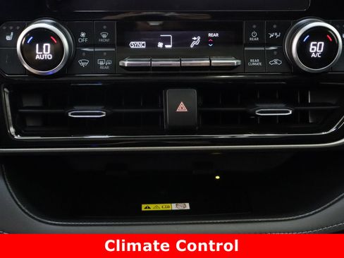 Used 2023 Toyota Highlander XLE image 20