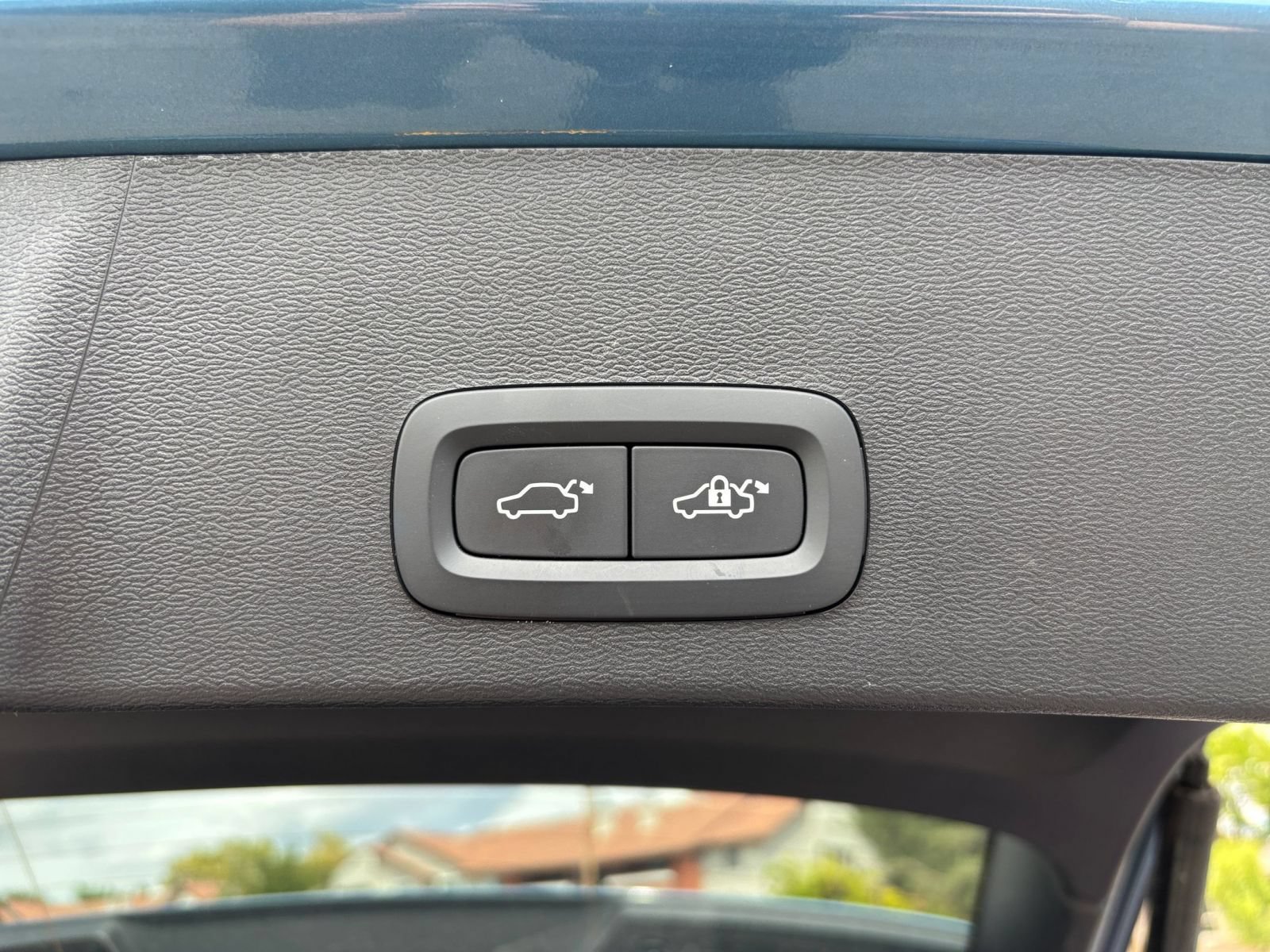 Used 2024 Volvo XC40 B5 Core AWD/4WD image 24