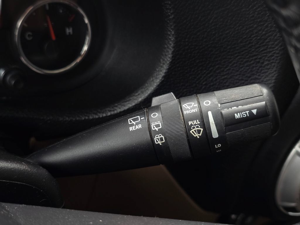 Used 2017 Jeep Wrangler Unlimited Rubicon w/ Connectivity Group AWD/4WD image 32