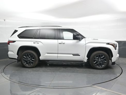 Used 2025 Toyota Sequoia Platinum AWD/4WD image 5