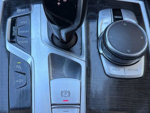 Used 2018 BMW 740i xDrive image 23