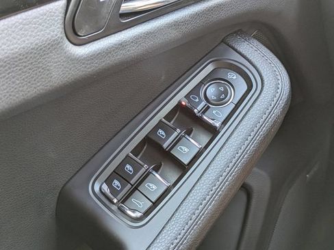 Used 2025 Porsche Macan AWD/4WD image 31