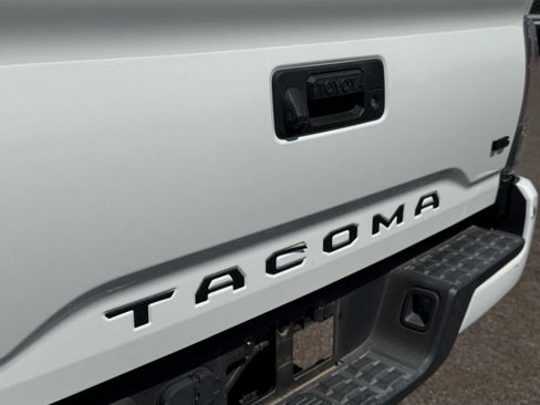 Used 2023 Toyota Tacoma TRD Off-Road w/ Advanced Technology Package AWD/4WD image 9