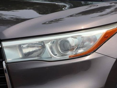 Used 2016 Toyota Highlander XLE AWD/4WD image 10