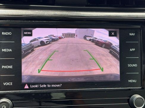 Certified 2022 Volkswagen Passat 2.0T R-Line FWD image 27