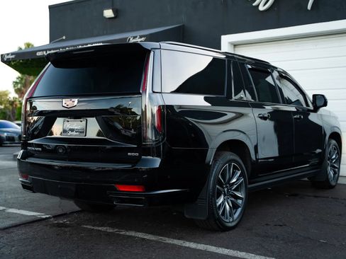 Used 2022 Cadillac Escalade ESV Sport Platinum AWD/4WD image 4