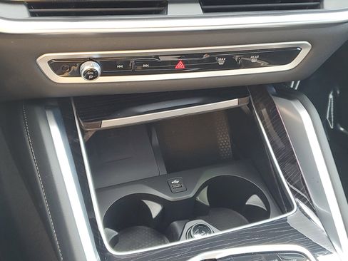 Certified 2024 BMW X6 xDrive40i w/ Premium Package image 20