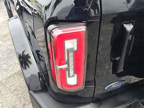 Used 2023 Ford Bronco Outer Banks image 5