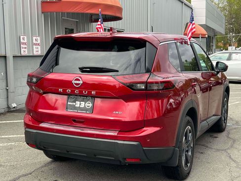 Used 2025 Nissan Rogue SV image 4