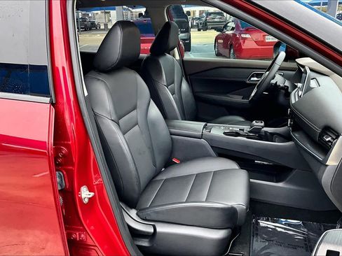 Used 2021 Nissan Rogue SV w/ Premium Package image 8