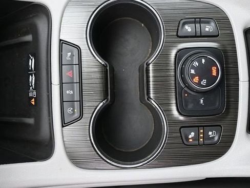 Used 2021 GMC Acadia SLT w/ Premium Package image 19