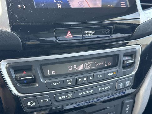 Used 2018 Honda Pilot Touring image 18