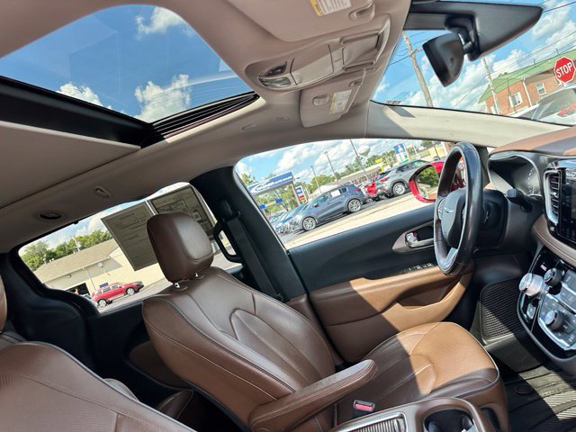 Used 2019 Chrysler Pacifica Limited w/ Tire & Wheel Group FWD image 26
