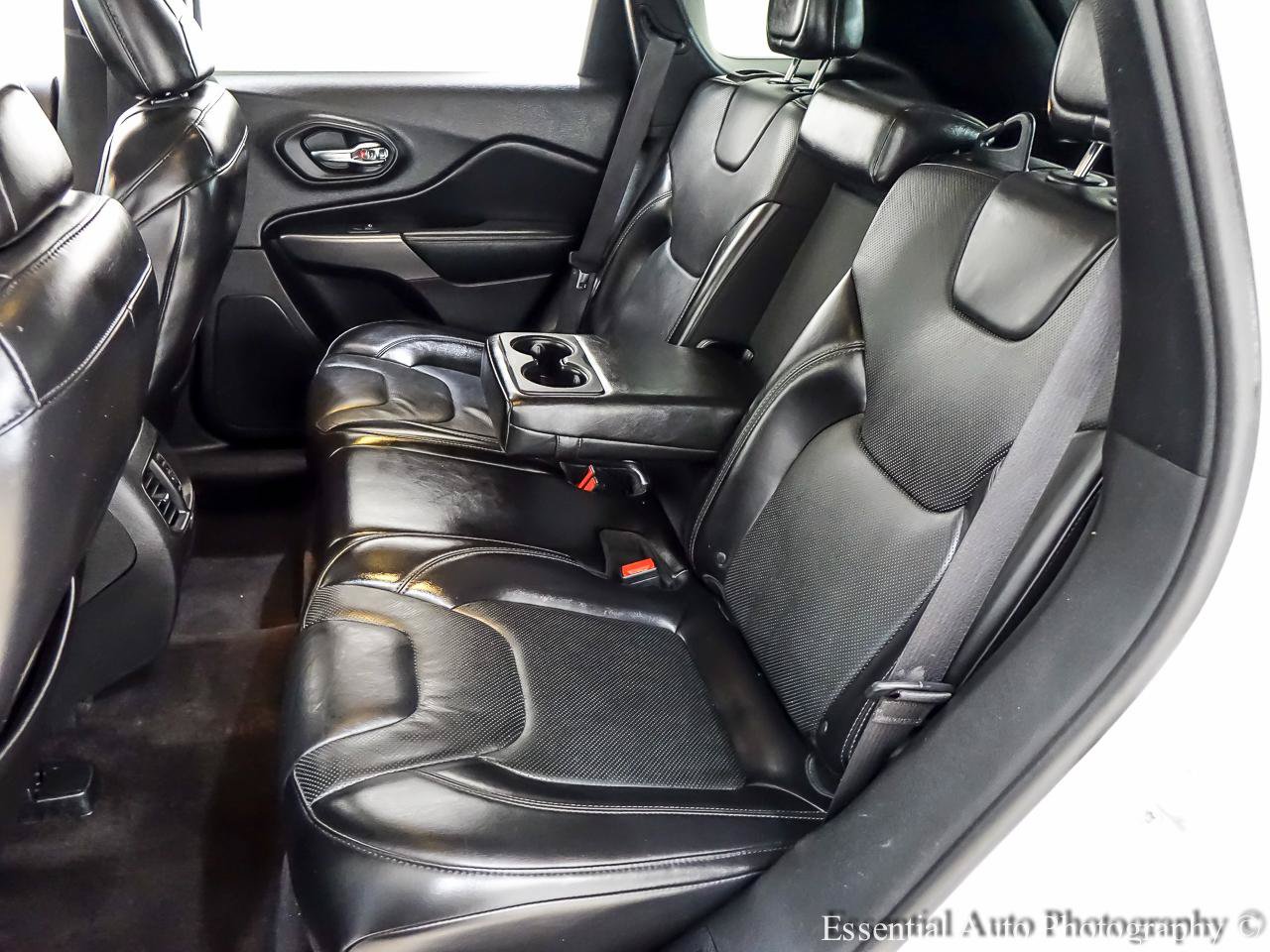Used 2019 Jeep Cherokee Limited AWD/4WD image 16
