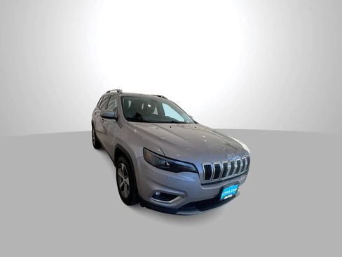 Used 2019 Jeep Cherokee Limited image 2