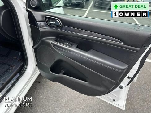 Used 2019 Jeep Grand Cherokee Overland AWD/4WD image 20